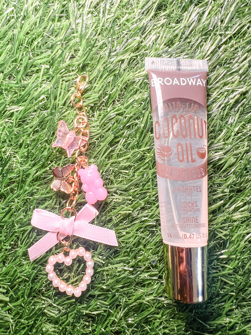 Cutie Lipgloss and Charm Chain – Detachable & Reusable Lip Gloss Holder with Mini Clasp (gloss included)